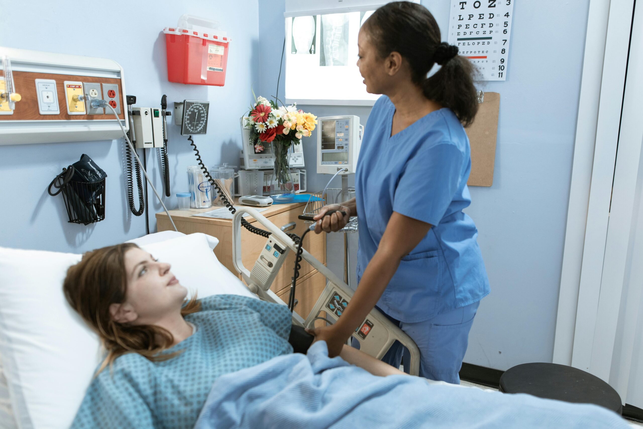 Communicate in complex situations to support health care