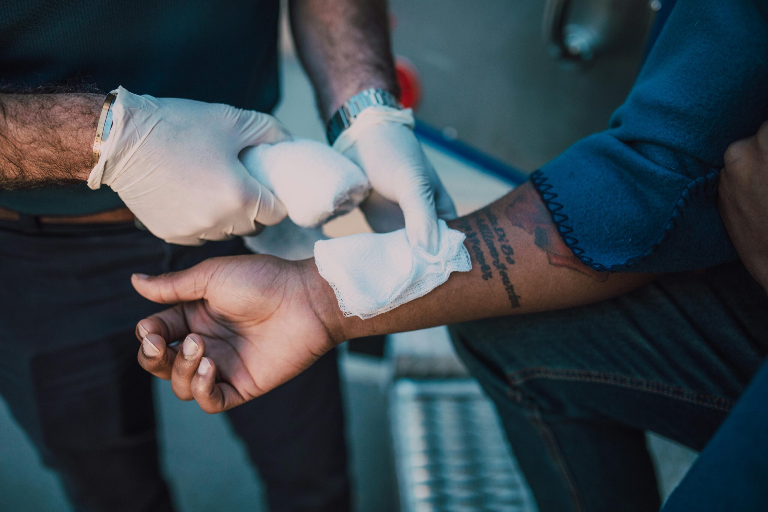 Apply principles of wound management in the clinical environment